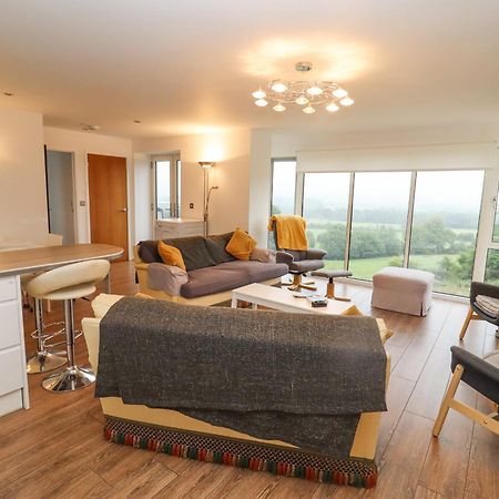 Beautiful Cotswold View Apartment Bourton-on-the-Water Екстериор снимка