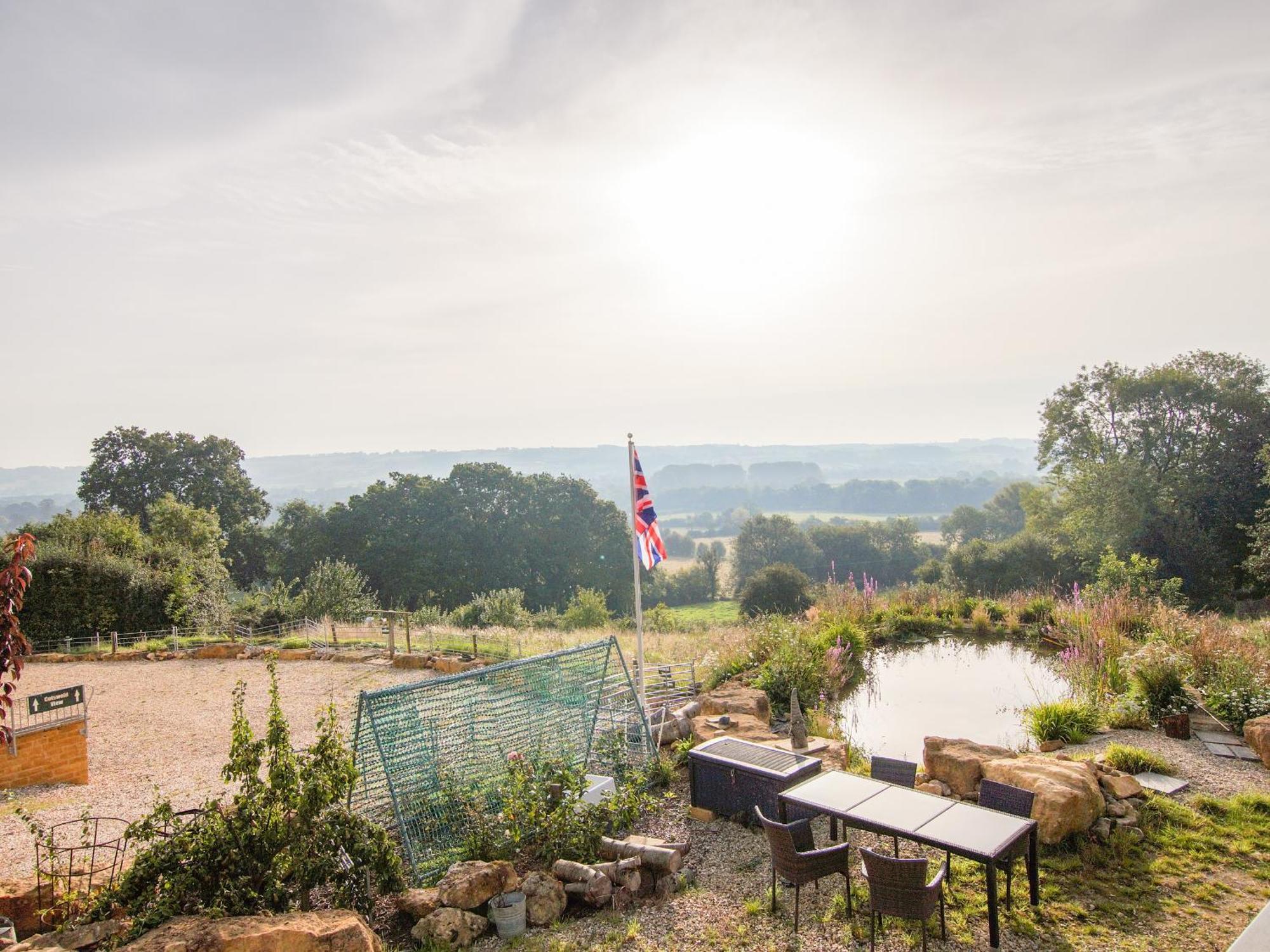 Beautiful Cotswold View Apartment Bourton-on-the-Water Екстериор снимка