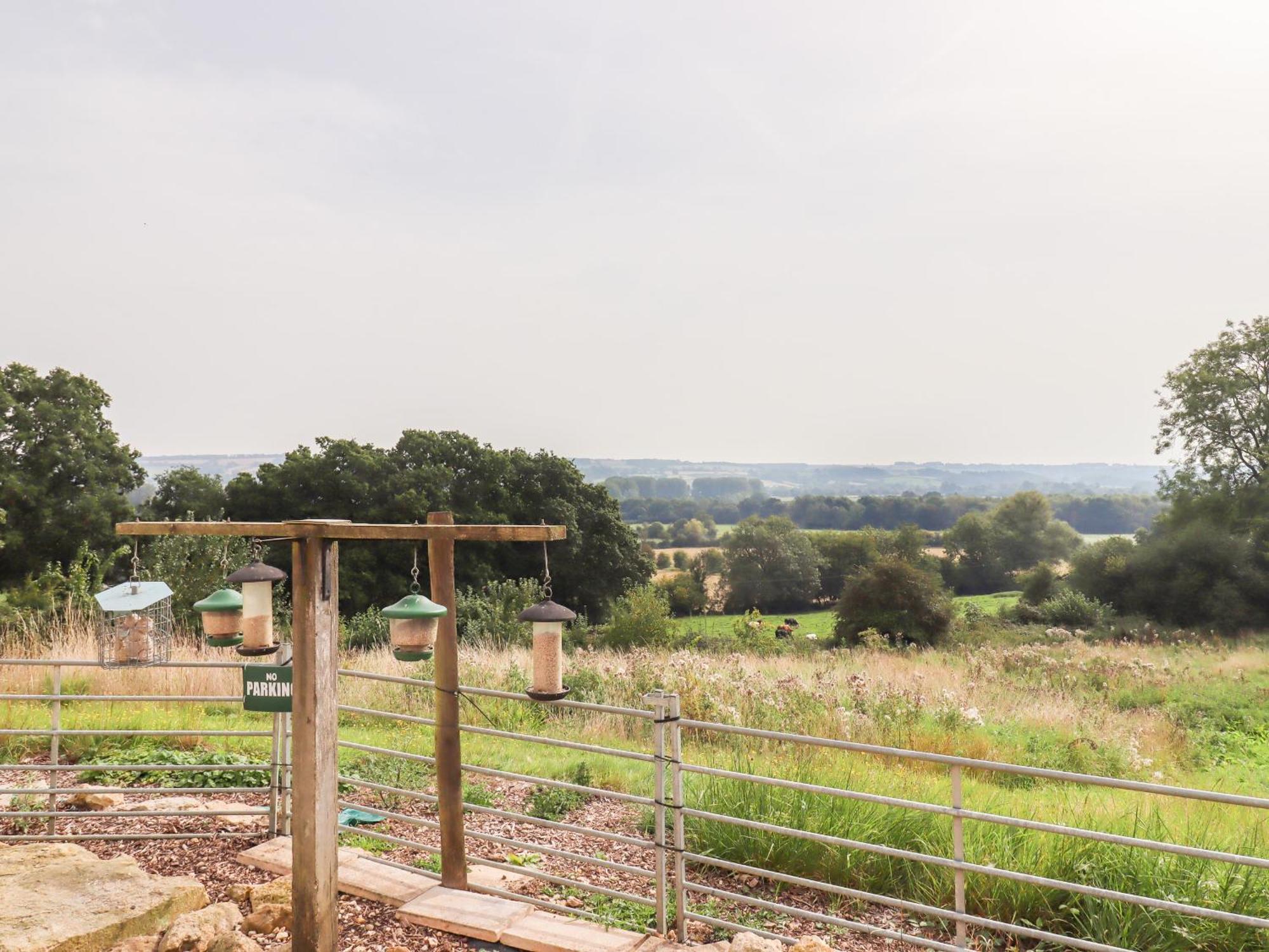 Beautiful Cotswold View Apartment Bourton-on-the-Water Екстериор снимка