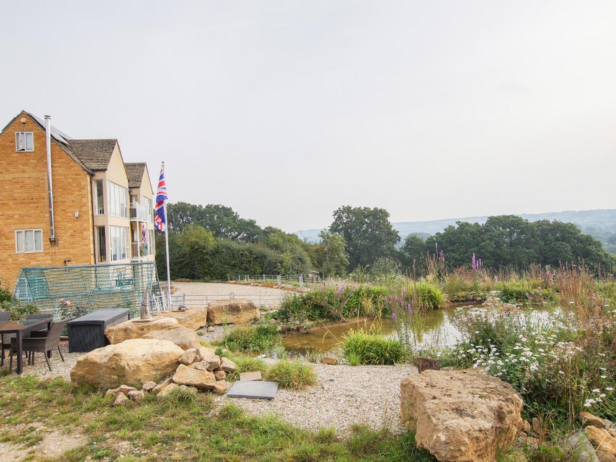 Beautiful Cotswold View Apartment Bourton-on-the-Water Екстериор снимка