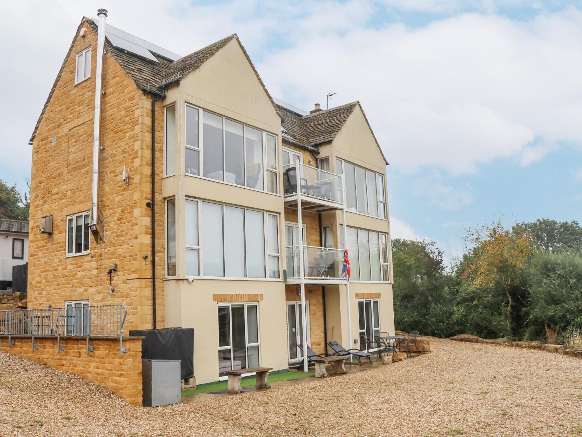 Beautiful Cotswold View Apartment Bourton-on-the-Water Екстериор снимка