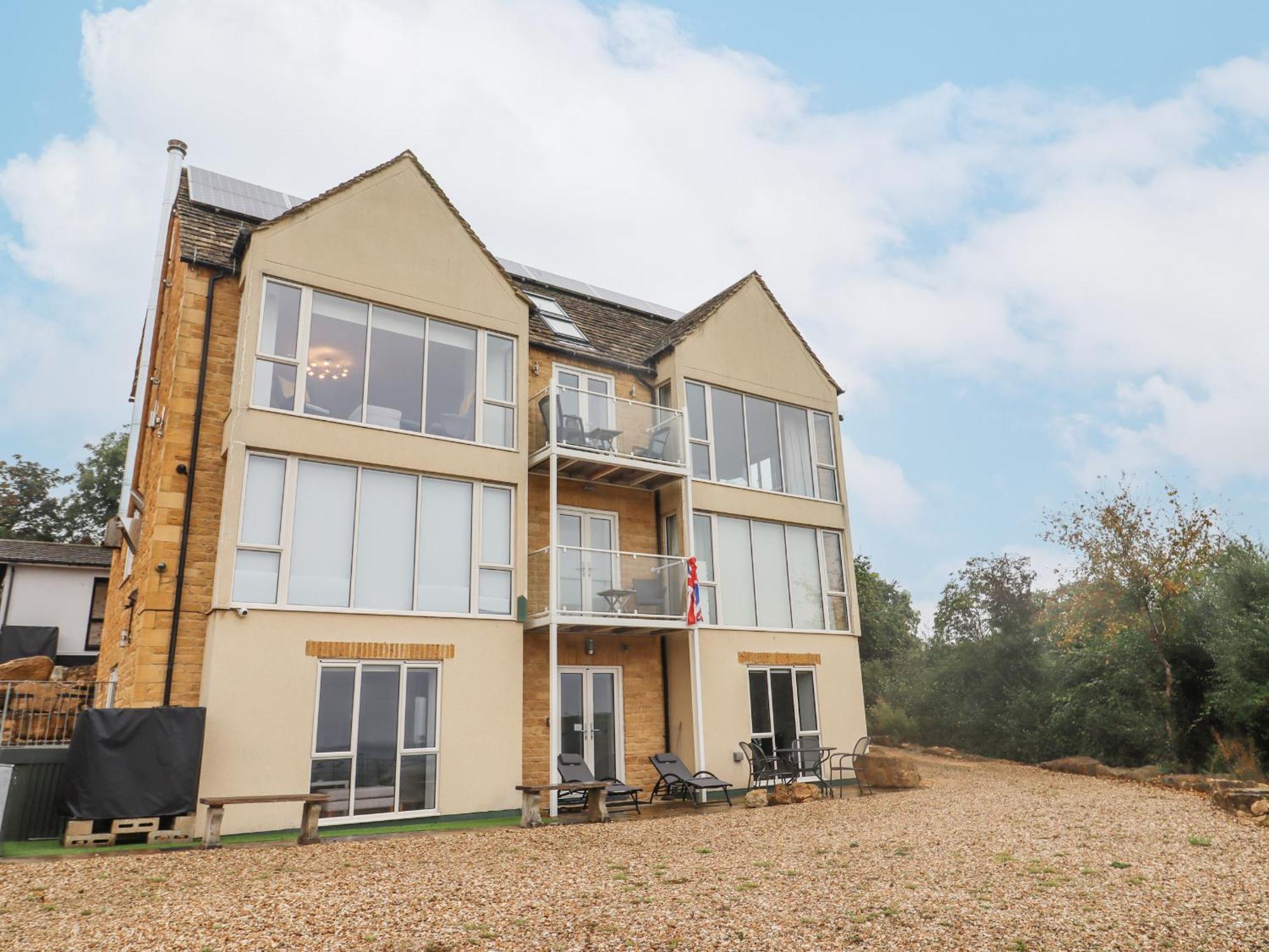 Beautiful Cotswold View Apartment Bourton-on-the-Water Екстериор снимка